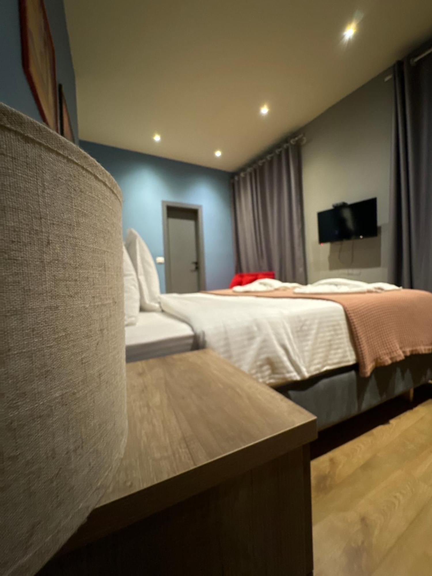 Hotel Tirona Tirana Exteriér fotografie